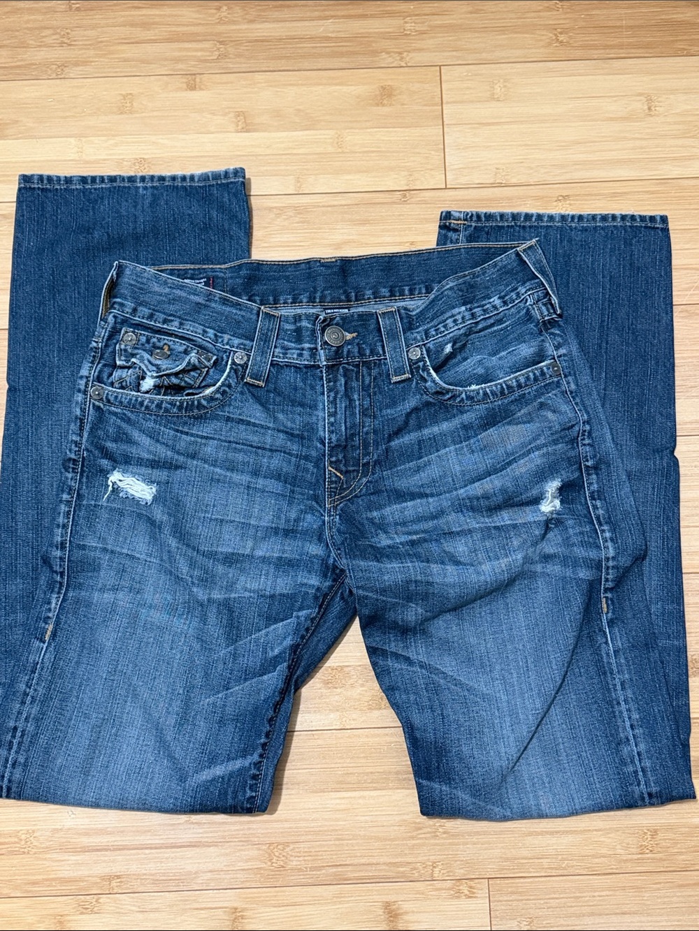 True religion relaxed straight Men's Classic Blue Distressed Jeans